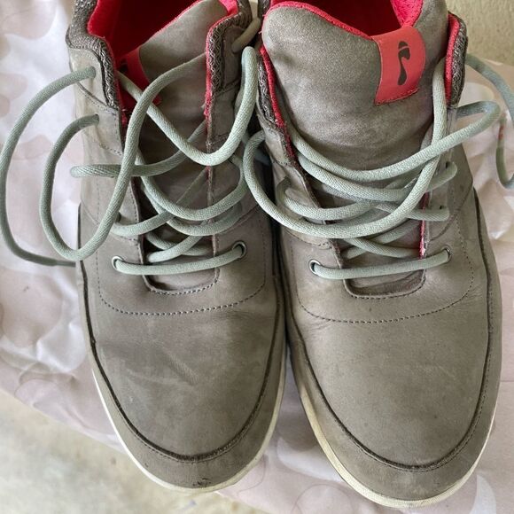 Strive gray suede sneakers Size 8.5 - Picture 1 of 13